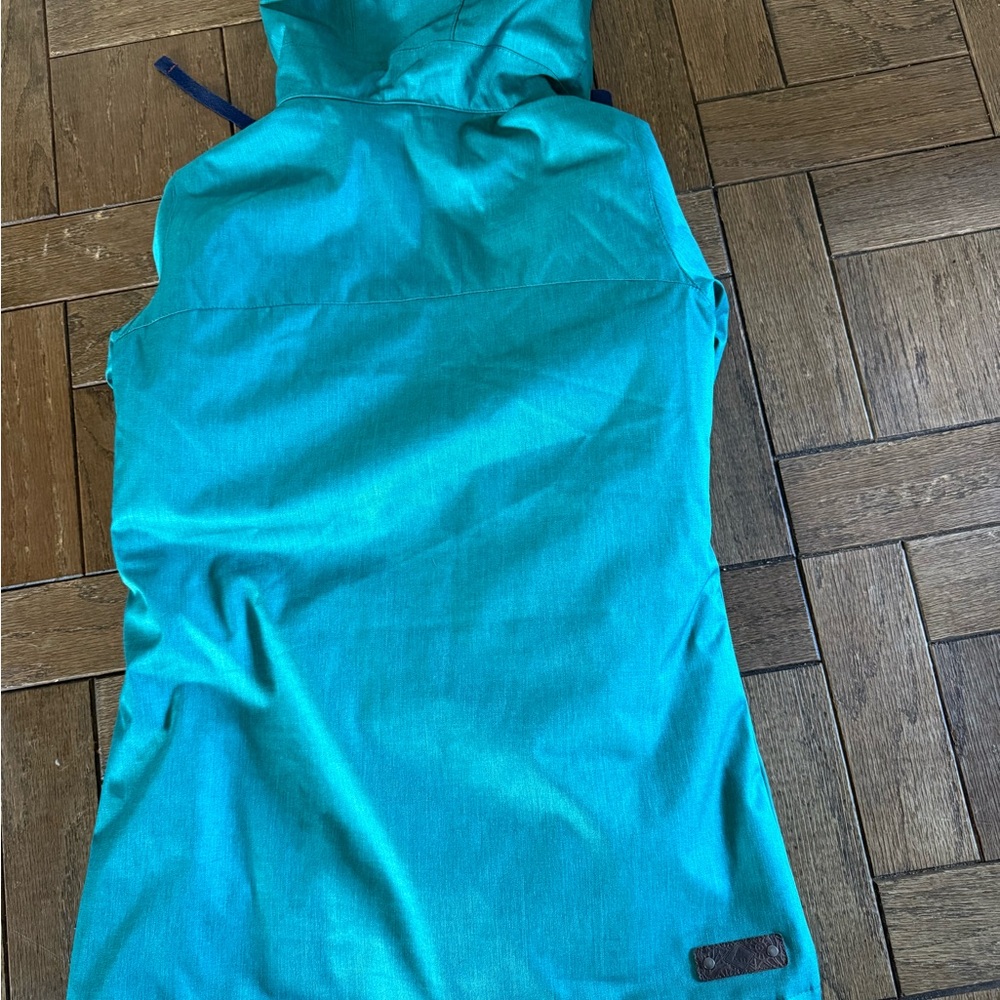 Burton Teal Jacket With Patterned Label - image 3